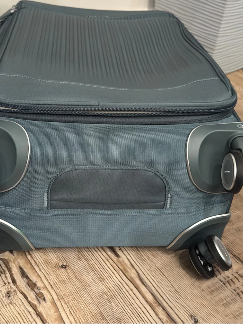 Samsonite Silhouette 18 Softside Spinner Slate Gray Carry-On Spinner suitcase